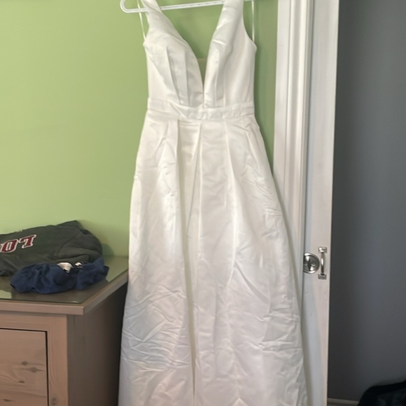 Wedding Dress - Picture 1 of 3